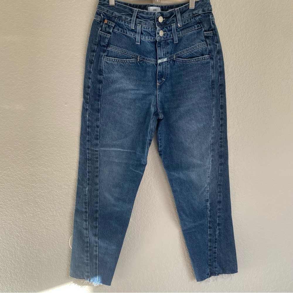 Closed Curved-X Double Button Raw Hem Tapered Jeans in Mid Blue